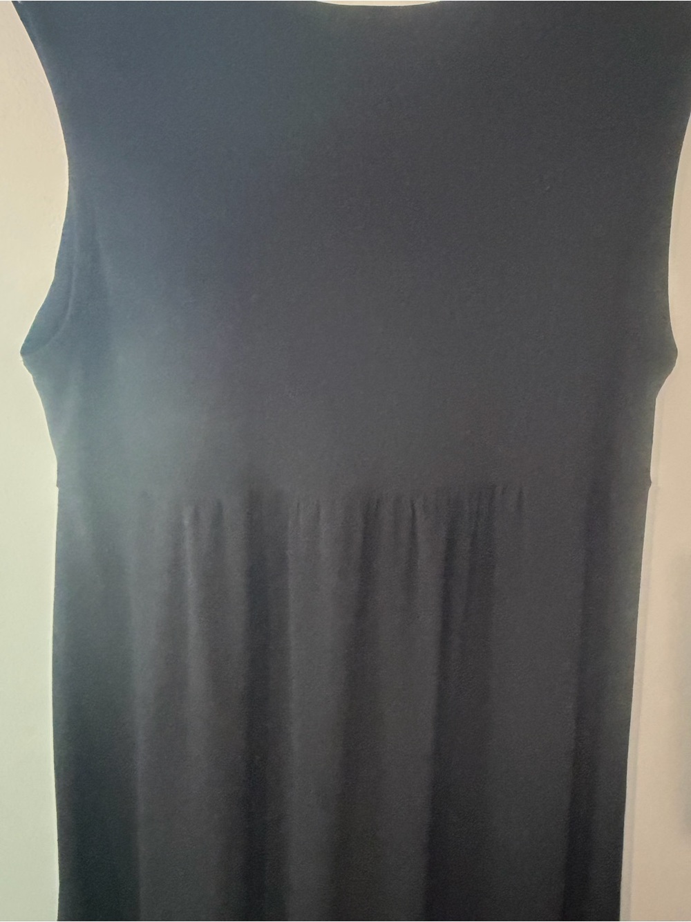 dressbarn Black Sleeveless V‑Neck Midi Dress with Gold Waist Medallion size 14W - Picture 9 of 10